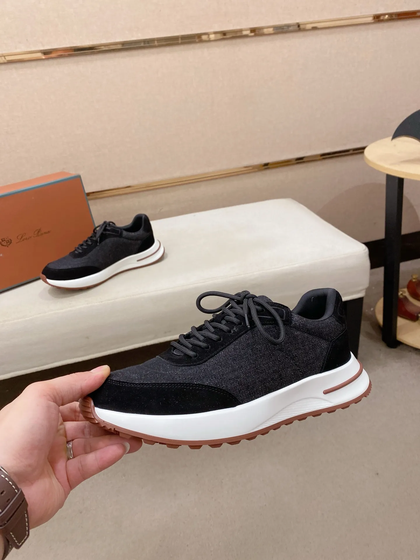 Men's shoes 💰: 462💰🔥𝐥𝐨𝐫𝐨 𝐏𝐢𝐚𝐧𝐚 lp classic loafers, an Italian treasure brand, the only brand that can match Hermès! Only after wearing it do we realize that we can’t live up to our feet. The upper is made of imported first-layer cowhide with breathable fabrics, water-dyed cowhide foot pads, and the official original glass rubber outsole and pendant. Exclusive original packaging (tag ➕ brand paper ➕ outer box ➕ hand bag) code number: 38-44. Can be customized 45-46